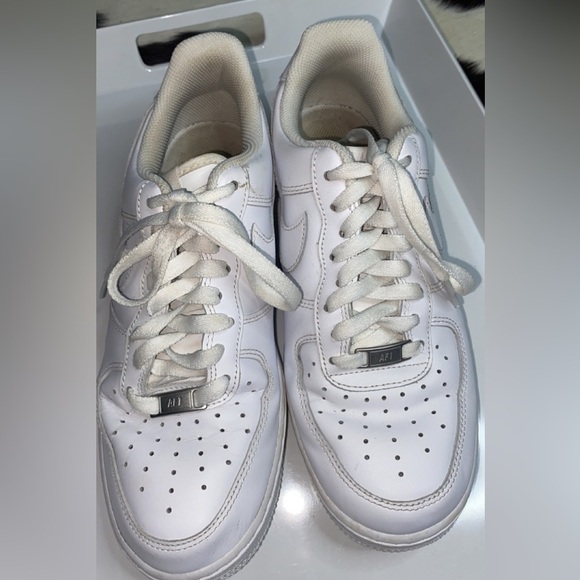 Nike Air Force 1 Size 9 All White Has minimal wear shown needs good cleaning - Picture 5 of 16